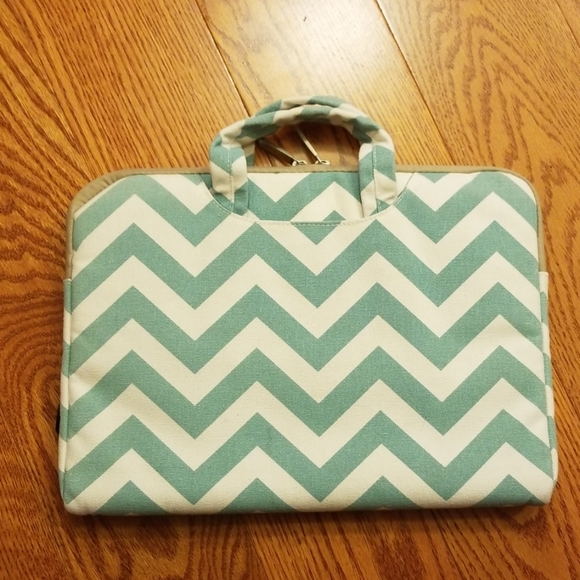 Incase Accessories - Incase Laptop Carrier